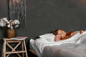 Kaip patalynė keičia jūsų miego kokybę: paslaptys, kurias žino tik ekspertai Patalynės komplektas ant lovos, kuriantis jaukią ir ramią miegamojo atmosferą